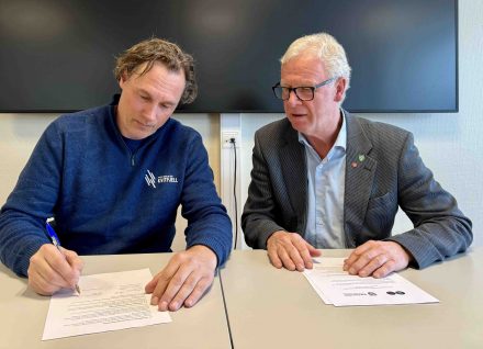 Ole Kristian Signerer med fylkeskommunen